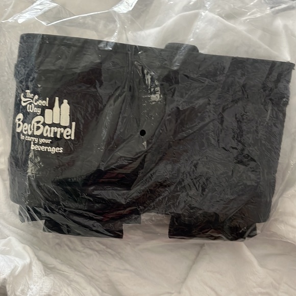 Holiday Bevbarrel Beer Coozie & holder Beverage container Compact heavy duty NEW - Picture 5 of 10